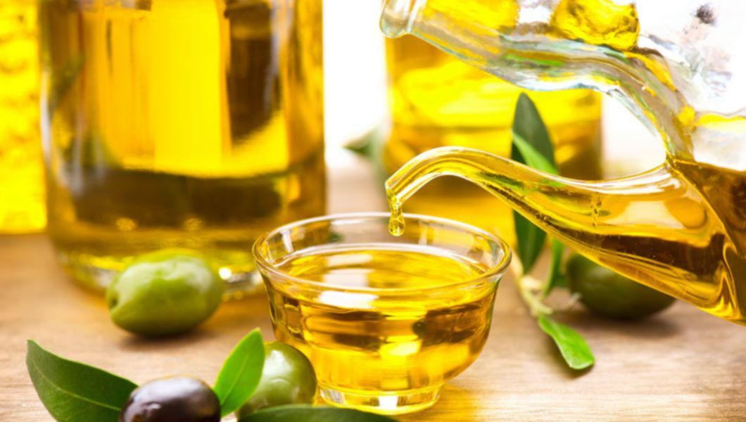 Cum să-ți îngrijești pielea cu ajutorul uleiului de măsline. Remedii naturale pe care să le încerci