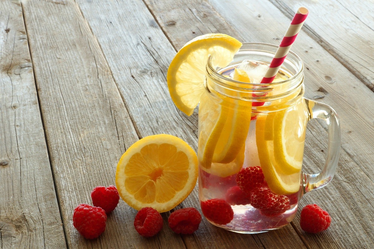 Detoxifierea cu apă și fructe - rețete pe care să le încerci pentru a slăbi