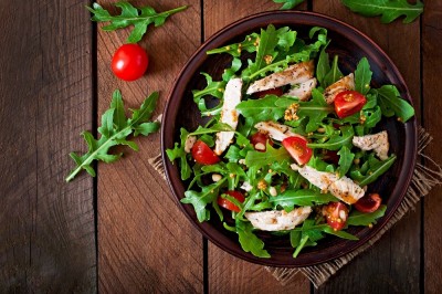 Cum să prepari salate sănătoase. Trucuri de care să ții cont întotdeauna